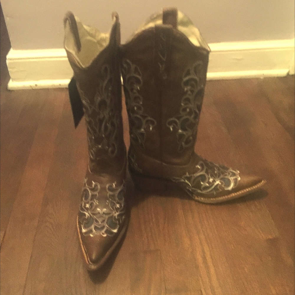 Woman-Cowboy boots-size 8